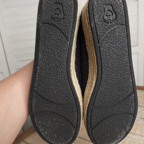 Bobs From Skechers Woman’s Black Espadrille. Size 8 1/2 - Picture 12 of 13